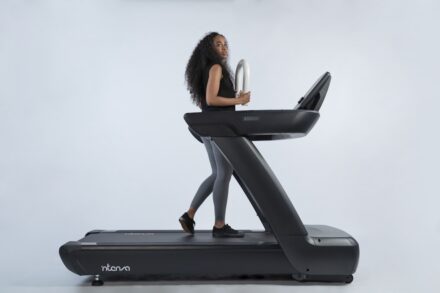 AO Scan a woman is walking on a treadmill