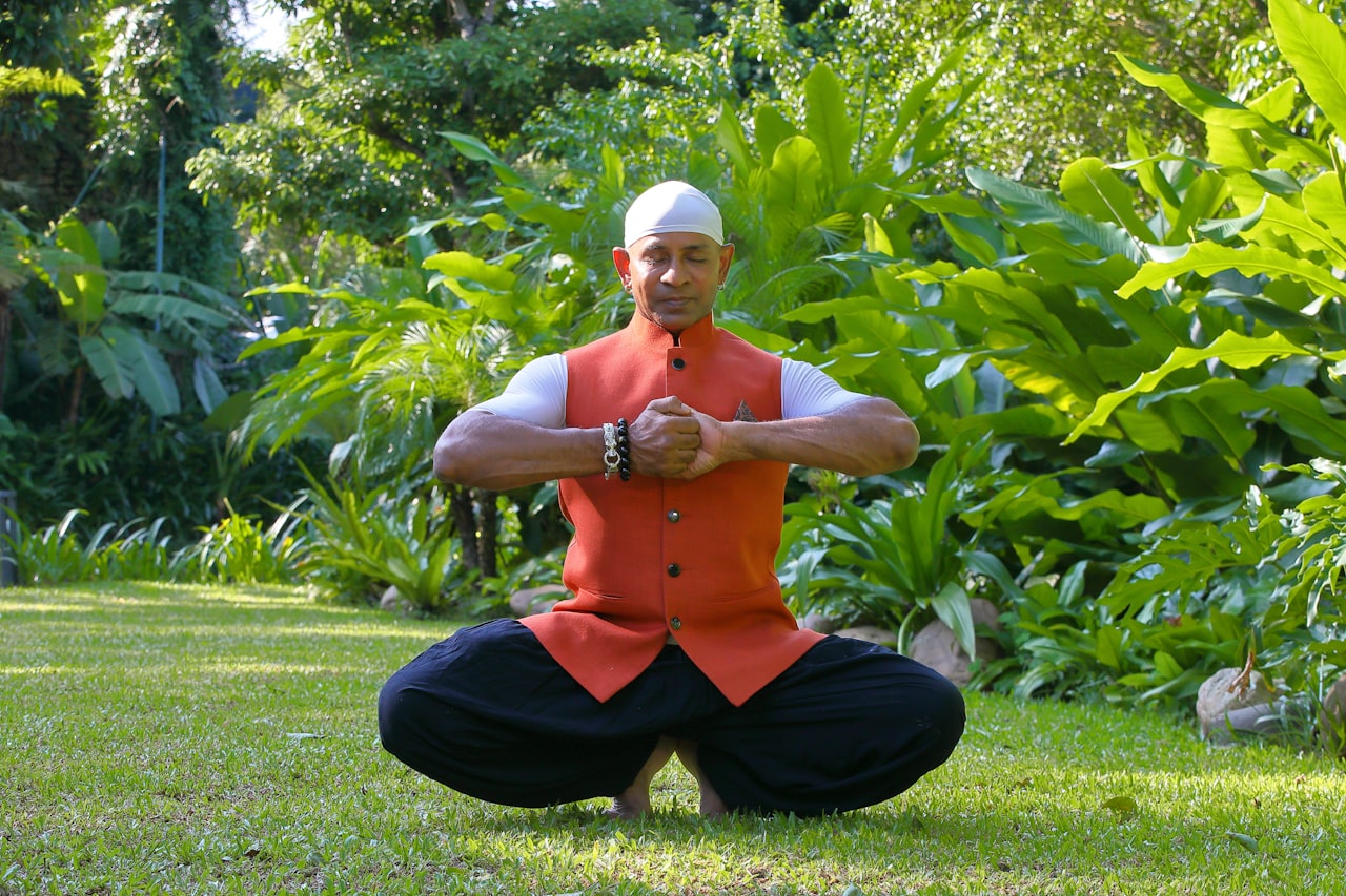 Energy Healing Training Master Craft: Your Complete Guide to Nurturing Soul and Holistic Wellness 1 energy healing training master craft practitioner channeling universal life force energy