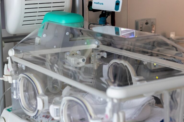 Hyperbaric Chamber a machine that is sitting in a room