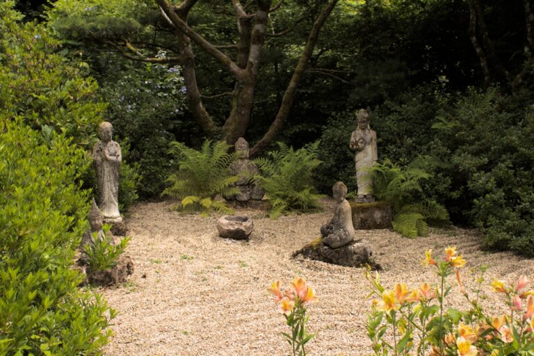 A garden filled with lots of plants and statues